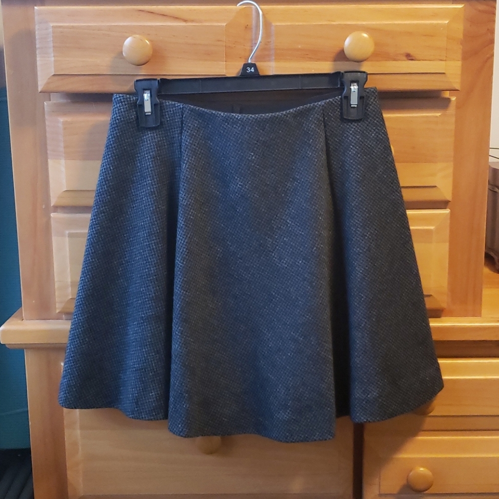 Uniqlo Heather Grey flowy skirt Lined